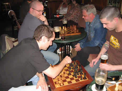 Cadwah diverts his eyes away from a terrible blunder, Rossroe is baffling st00p1dfac3 with his amazing 'I'll rearrange the peices a bit' tactics